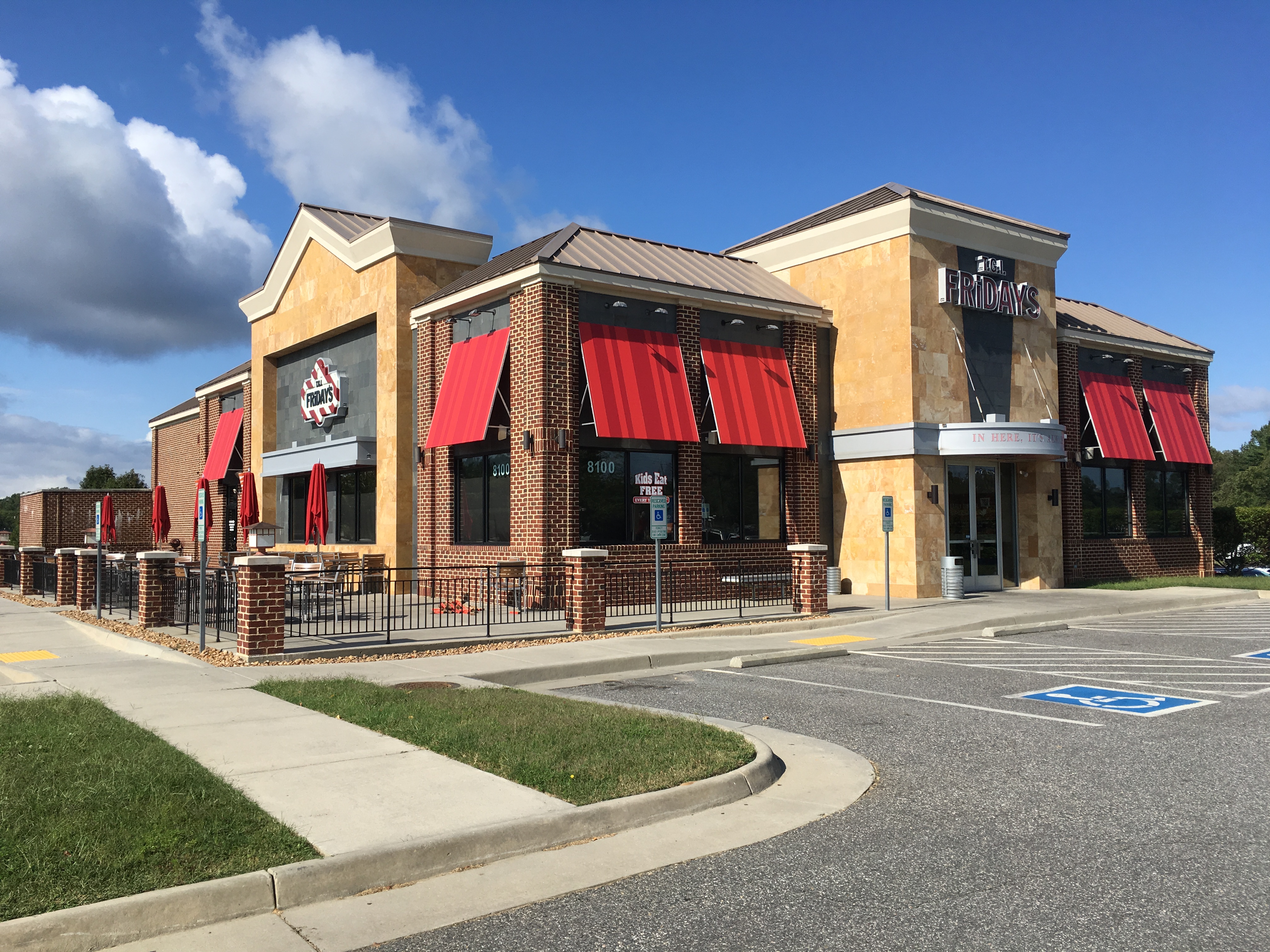 Restaurant awnings in Richmond, VA